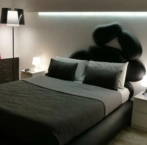 Two Chic 4*